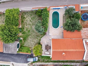 Krásny dvojdom s bazénom a výhľadom na more – Peruški - 15