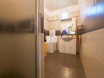 Rodinný dom s krásnym veľkým pozemkom ( stavebným) - Nové Sa - 15