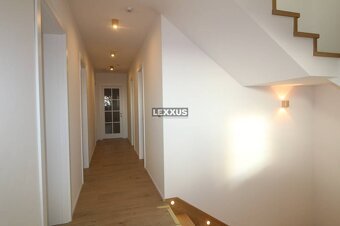 | DOM V ANGLICKOM ŠTÝLE 6 izb. KOLIBA - Vtáčie údolie - 15