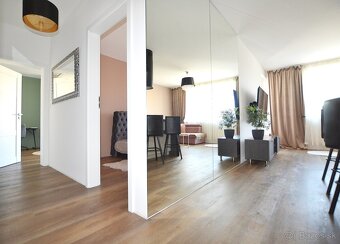 3 izbový byt v URSUSE s parkovacím státím, zariadený - 15