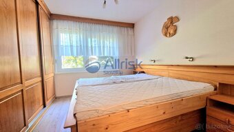 Na predaj: Priestranný 3-izbový byt s bonusovým priestorom v - 15