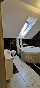 Nadštandardný dom s BAZÉNOM Zlaté Moravce - 15