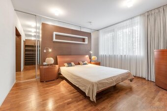 Ponúkame Vám na predaj 4 izb. byt, Ba - m.č.Staré Mesto. - 15