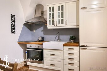 Zabehnutý apartmán - byt v centre mesta Banská Štiavnica - 15
