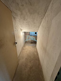 NA PREDAJ: Priestranný poschodový rodinný dom Obec Vinica, o - 15