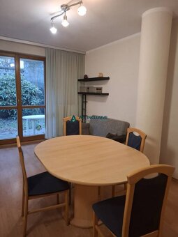 Priestranný byt v centre Bratislavy so záhradou - 15