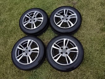 Toyota Yaris Hibrid 1.5 - 15