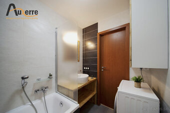 NA PREDAJ. Priestranný 3-izbový byt s loggiou - Petržalka - 15