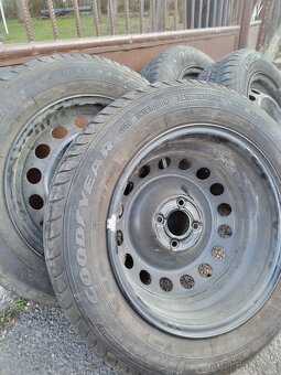 Predám pneumatiky R15, R14, gumy, disky Peugeot, Dacia - 15