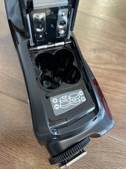 Canon EOS 700D, 2 objektívy, 2 ex. blesky + príslušenstvo - 15
