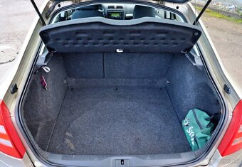 Škoda Octavia 1.6 Ambiente - 15