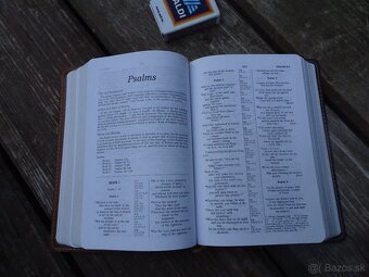 Predám vreckovú BIBLIU viazanú v umelej koži - 15