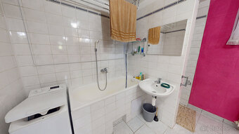 Na predaj rozmerný rodinný dom s pozemkom 2480 m2 v Dubnici  - 15