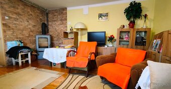 Uhorské: Dom s Príbehom, Charizmou a krásnym Pozemkom - 15