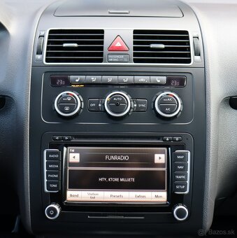Volkswagen Touran 2.0 TDI Highline DSG - 15