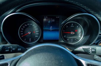 Mercedes-Benz C trieda Kombi 300 d A/T 4MATIC - 15