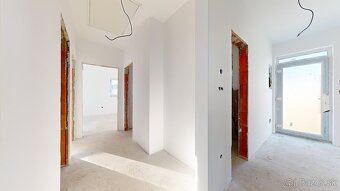 4 izbový rodinný dom tichej lokalite, parkovanie, oplotenie, - 15