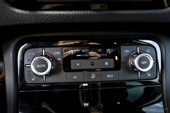 VW Touareg 3.0 V6 TDI (el. ťažné, navigácia, koža, el.kufor) - 15