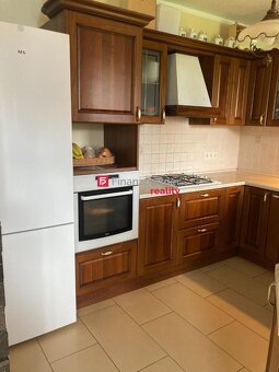 6-izbový rodinný dom s dvojgarážou, záhradou a krbom – Chorv - 15