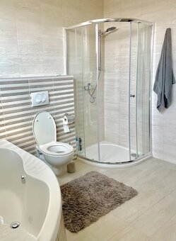 Útulný 3-izbový rodinný dom s krásnou záhradou - Rovinka - 15