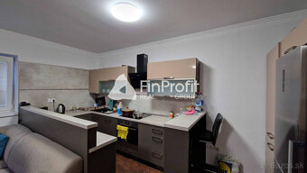 Na predaj veľký polyfunkčný obchodný priestor s rodinným dom - 15