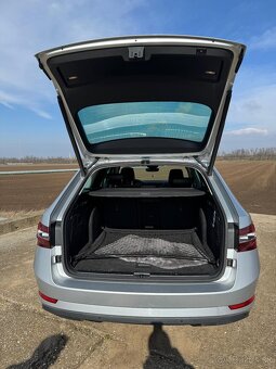 Škoda Superb Combi strieborná metalíza - 15