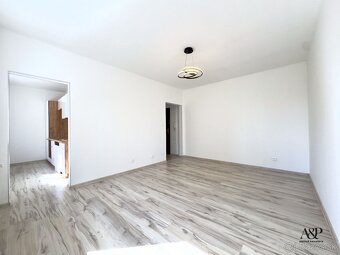 REKONŠTRUOVANÝ 2 IZBOVÝ BYT, 48M2, UL. L.NOVOMESKÉHO, SENICA - 15
