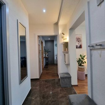 Štýlový, krásny 2,5- izbový byt blízko City Arény, stanice a - 15