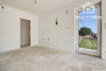 Na predaj skolaudovaný 4i RD s pozemkom 596 m² v Malej Pake. - 15