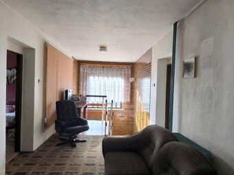 ZNOVU V PONUKE-PADNUTÁ REZERVÁCIA KRÁSNY ZAUJÍMAVO RIEŠENÝ  - 15