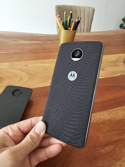 Motorola Moto Z2 Play + Hasselblad True Zoom - 15