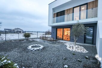 Na prenájom 4iz. nadštandardná novostavba RD s garážou v obc - 15