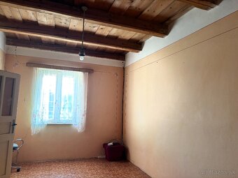 Na predaj: Rodinný dom s veľkým pozemkom a garážou – Veľaty - 15