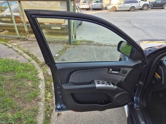 Predám  Kia Sportage 2.0 CRDi VGT EX 4WD Slovakia  4x4 - 15