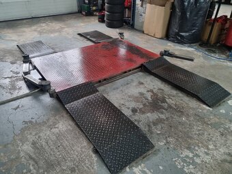 PNEUSERVIS ZDVIHAK 2500 kg ROK-2012 - 15