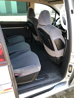 Peugeot 807 2.0 HDi (100 kW) Family, 7 miest, manuál, diesel - 15