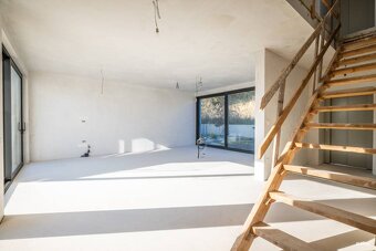 ZNÍŽENÁ CENA | Luxusná 5i vila so záhradou a privátnym výťah - 15