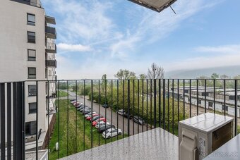 ZNÍŽENÁ CENA Nadštandardný 3-izbový byt s balkónom - 15