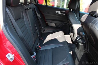 Alfa Romeo Giulia Competizione Q4 2.0 Turbo 206 kW (280 PS) - 15