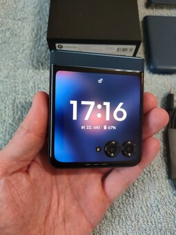 Motorola Razr 60 Pantone Gibraltar Sea 256GB,8GB RAM, - 15