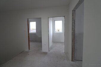 5-izbový  poschodový dvojdom v širšom centre mesta - 15