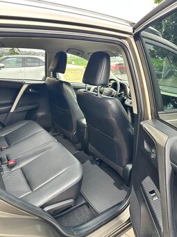 Toyota RAV4 2.2 l D-CAT Premium - 15