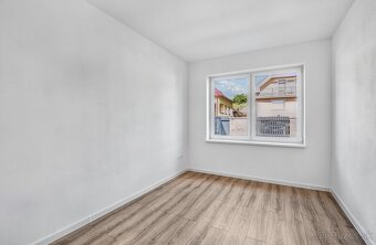 Nadštandardná 4-izbová novostavba s veľkou garážou - 15
