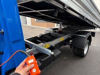 IVECO DAILY 35C15 3.0 SKLÁPAČ VYKLÁPAČ TROJSTRANNÝ do 3.5t - 15