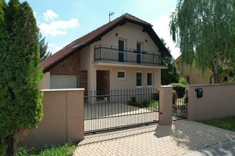 Slnečný 5 izbový dom v Zálesí s veľkým pozemkom - 15