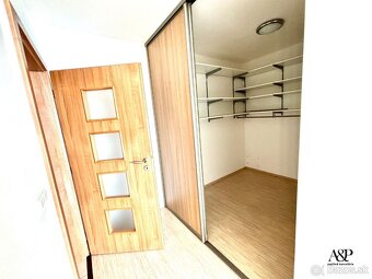 KOMPLETNE REKONŠTRUOVANÝ 2 IZBOVÝ BYT, 68m2, S. JURKOVIČA, S - 15