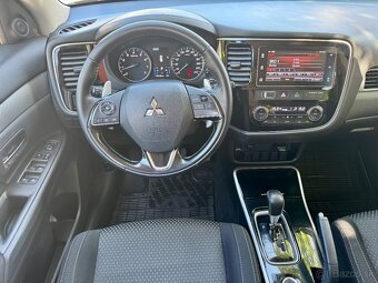 Mitsubishi Outlander 2.0MIVEC 4x4 Automat 2019 - 15