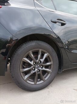 Mazda 3 Sedan 2.0 Skyactiv, čierna metalíza - 15