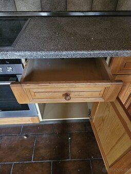 Masívna kuchynská linka z Nemecka so spotrebičmi - 15