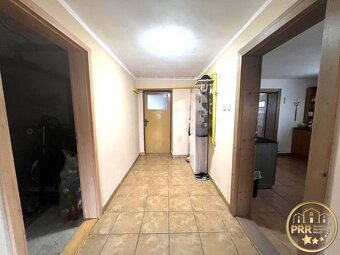  ZNÍŽENÁ CENA   Pekný čiastočne prerobený rod.dom, V. Ch - 15